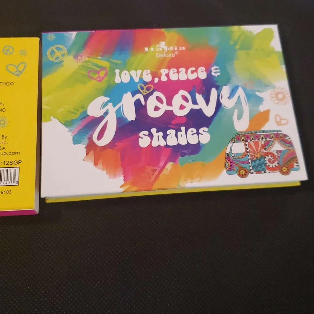 Barbell Beauty Love,‎ Peace, Groovy Palette Italia Deluxe eyeshadow palette new